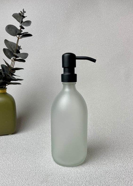 Bottle with tube style pump lid
